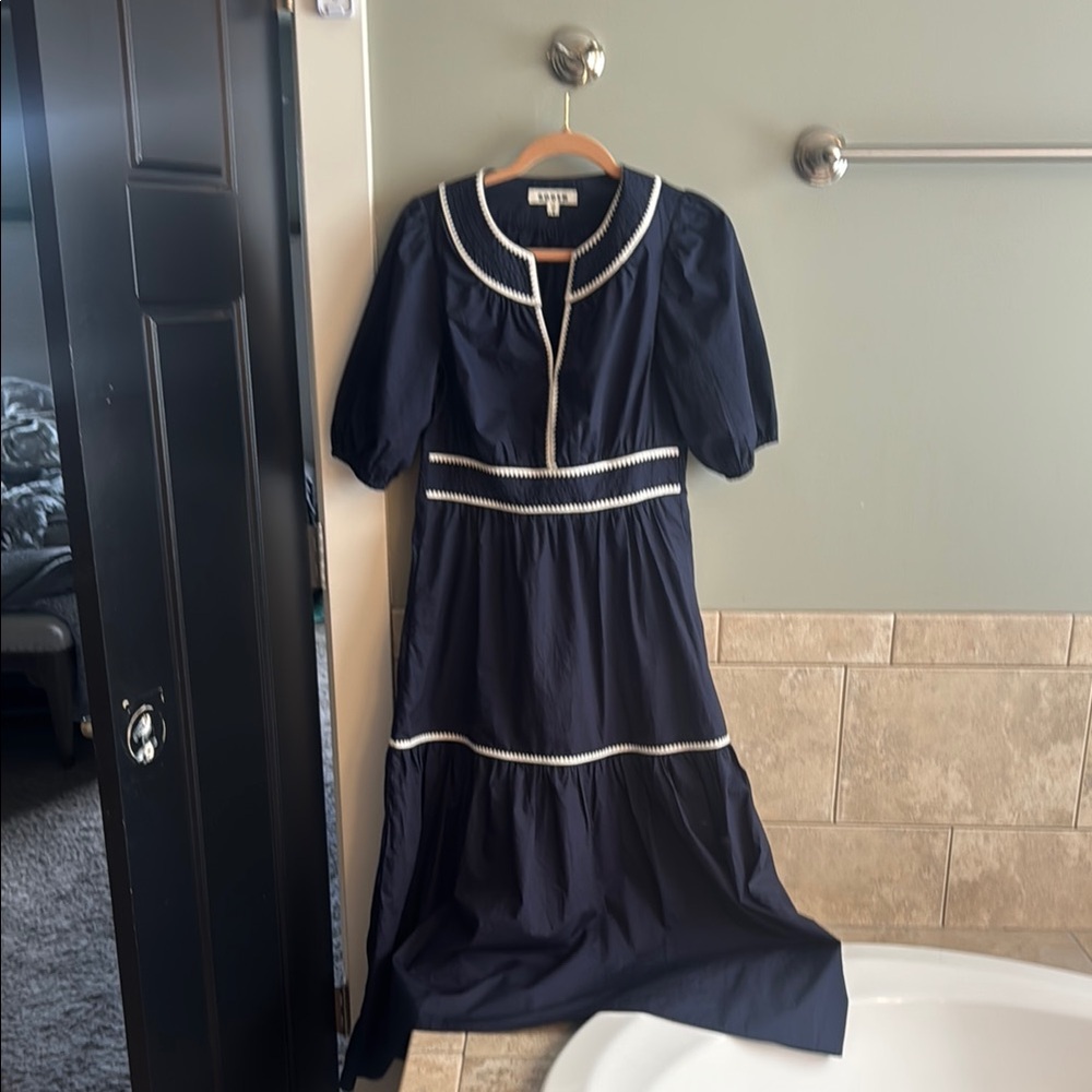 Boden Rhea Navy and White Puff Sleeve Dress
